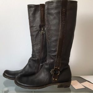 Siren by Mark Nason EROS